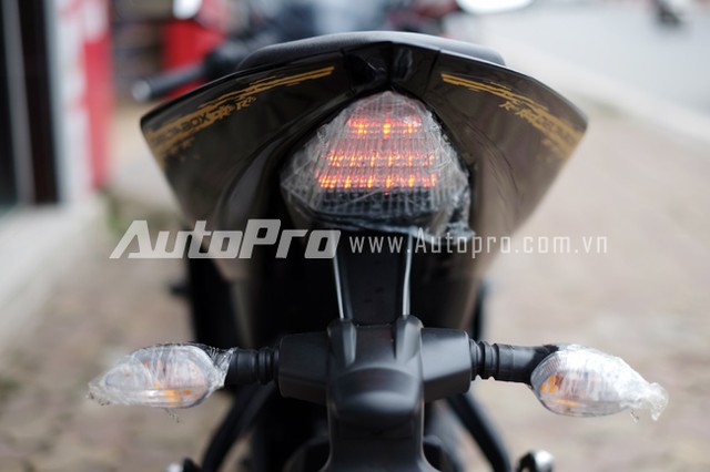 Can canh Yamaha R15 Special Edition tai Viet Nam - 13