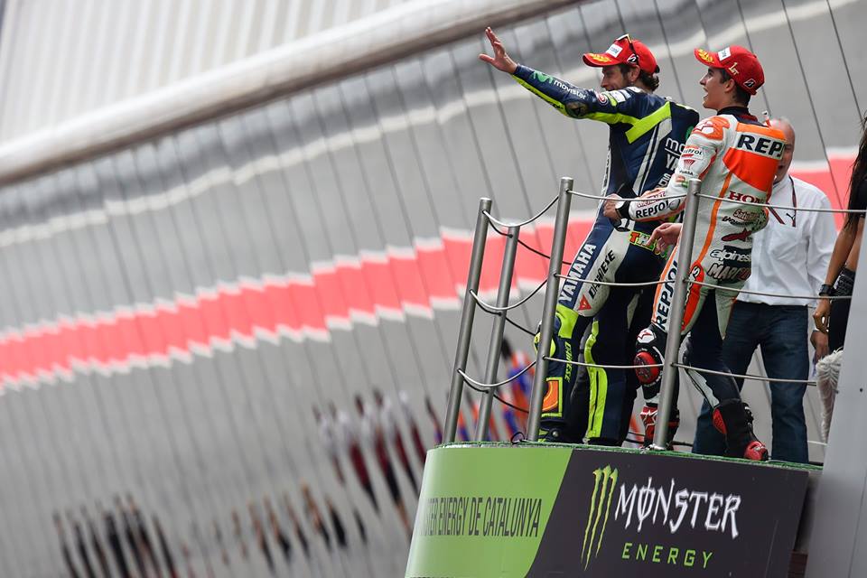 Chum anh cap nhat ve Valentino Rossi va doi dua Yamaha - 9