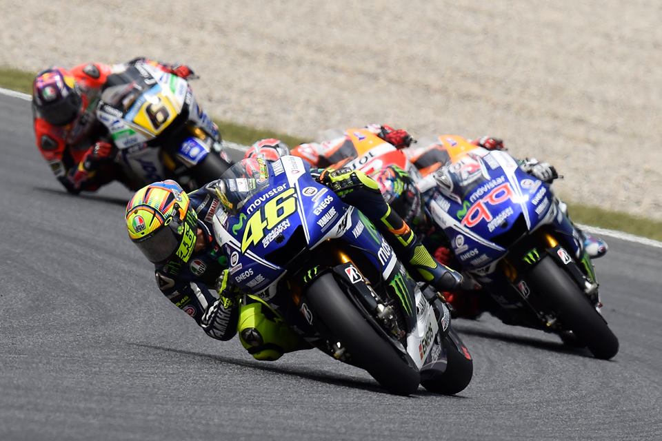 Chum anh cap nhat ve Valentino Rossi va doi dua Yamaha - 14