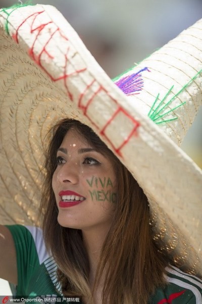 Cung ngam nhung bong hong trong tran Ha Lan Mexico - 4