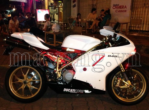 Ducati 848 EVO ma vang 24K doc nhat vo nhi tren the gioi tai Viet Nam - 10