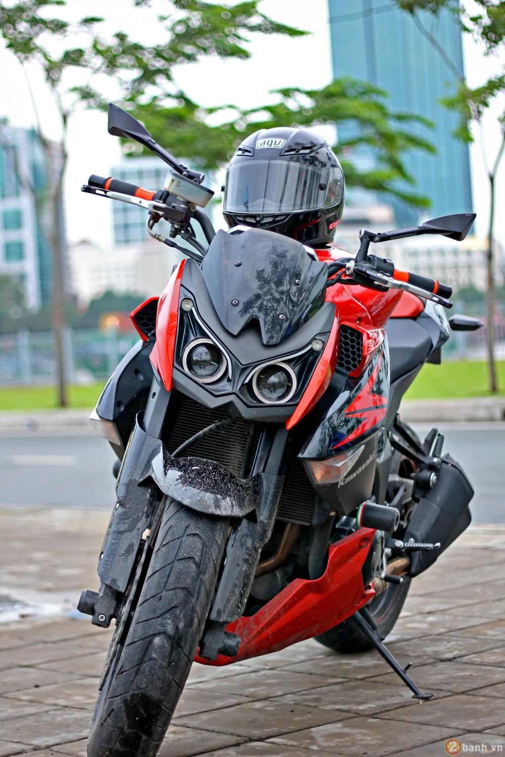 Kawasaki Z1000 so dang cung Suzuki GSX R600 - 2