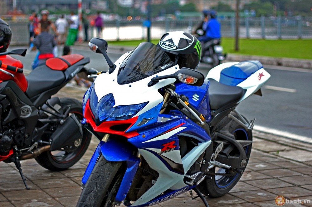 Kawasaki Z1000 so dang cung Suzuki GSX R600 - 10