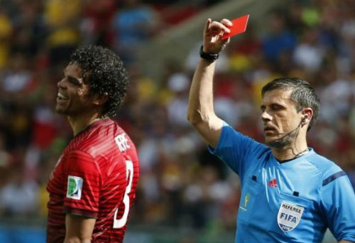Video Pepe bi the do lai mot sai lam lon cua trong tai tai World Cup 2014 - 4