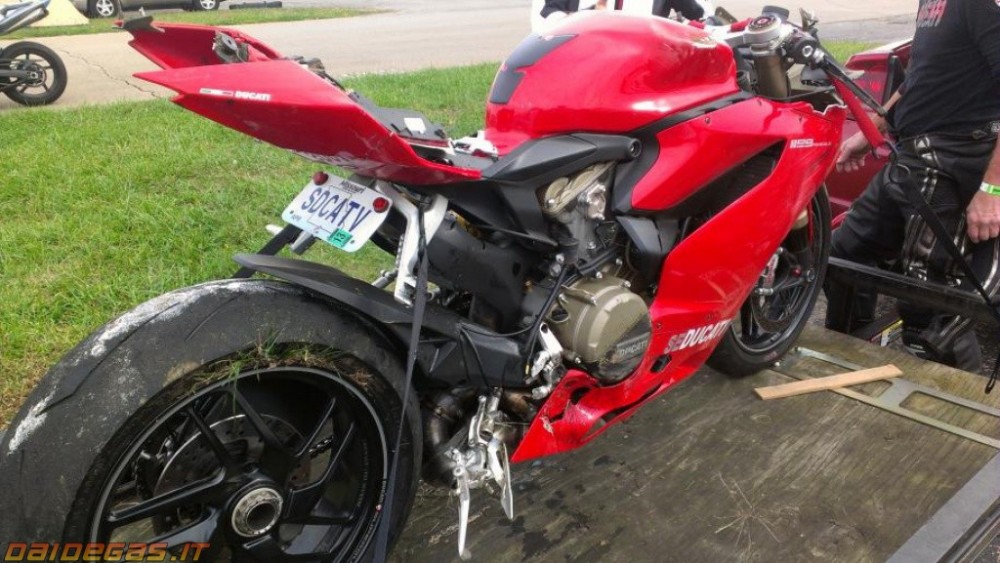 Can canh 1 vu rot nai Ducati 1199 Panigale