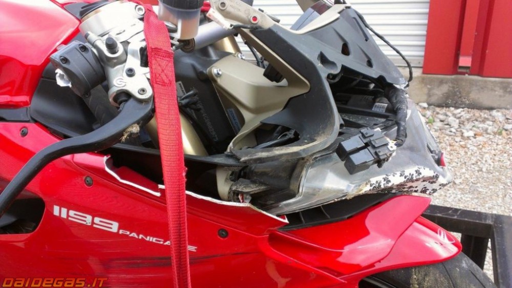 Can canh 1 vu rot nai Ducati 1199 Panigale - 5