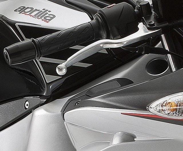 Aprilia RS4 125 Replica 2015 doi thu nang ky cua Yamaha R125 - 5