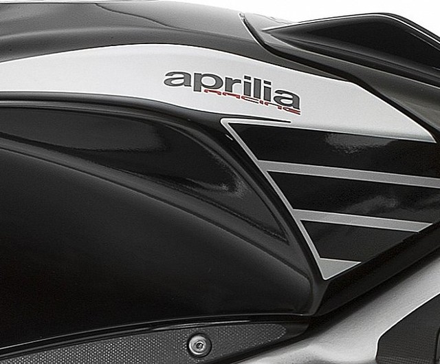 Aprilia RS4 125 Replica 2015 doi thu nang ky cua Yamaha R125 - 7
