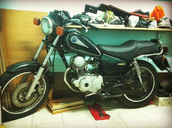 Ban xe motor Yamaha SR12