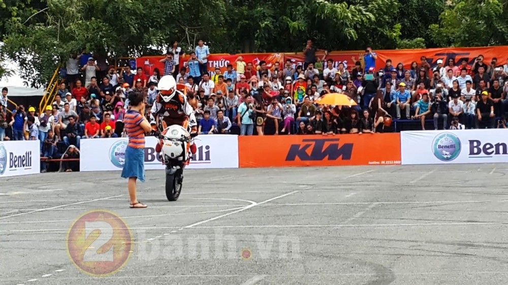 Clip Stunt KTM Duke 125 tai VietNam Motorbike Festival 2014 - 2
