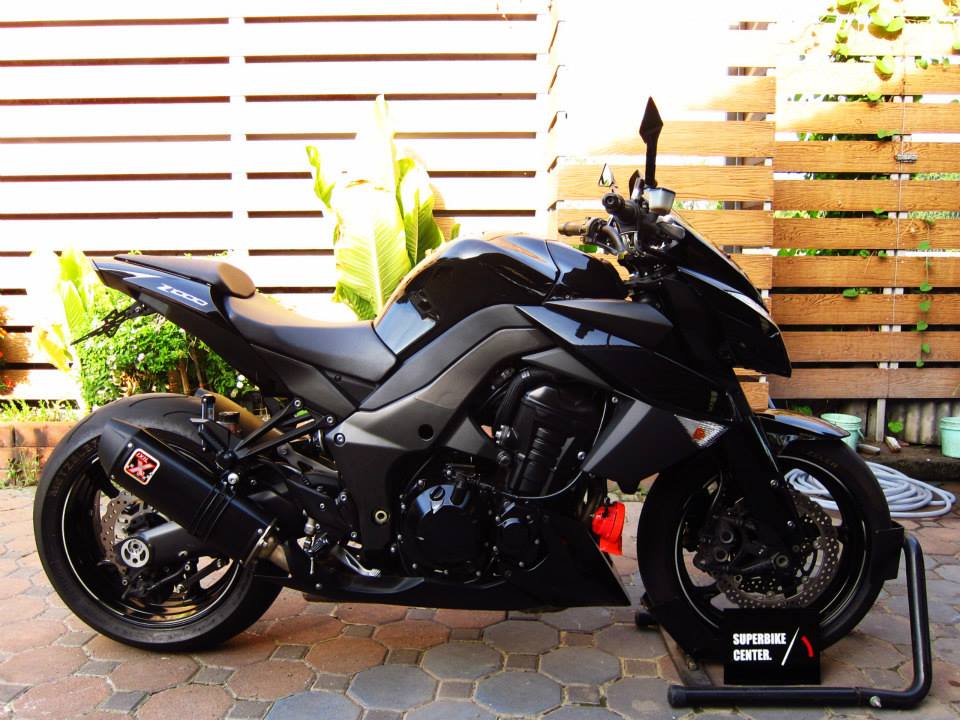 Kawasaki Z1000 black version