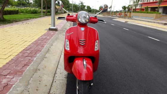 vespa Gts 125ie 3v mau do gia re ne