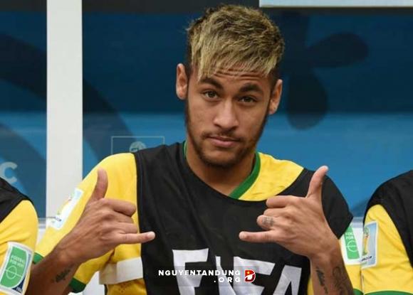 Bo nao Neymar giong voi mot chiec may bay khong nguoi lai - 2