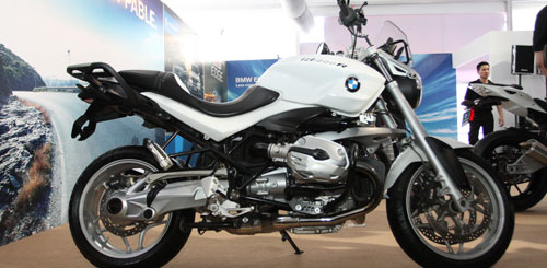 Can canh R1200R duoc trung bay tai BMW World Xpo 14