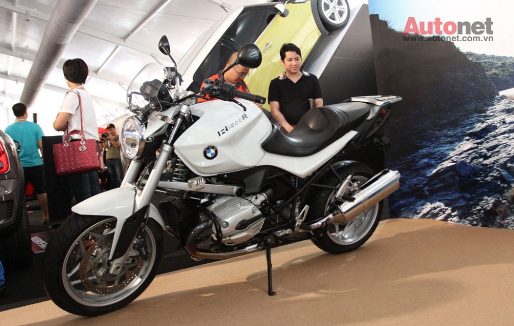 Can canh R1200R duoc trung bay tai BMW World Xpo 14 - 2
