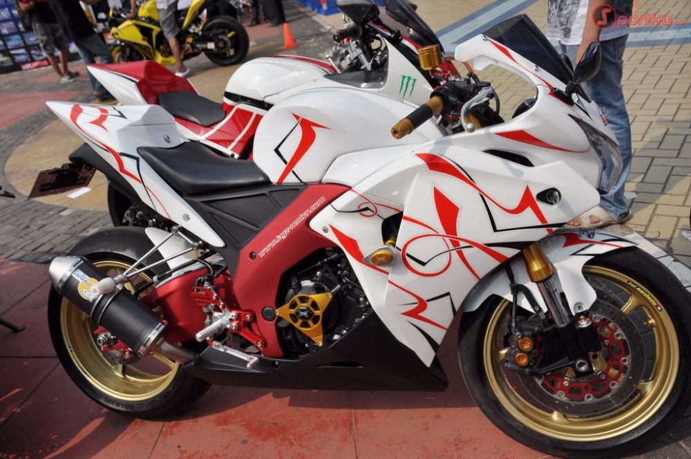 CBR 250R con lai cua R6