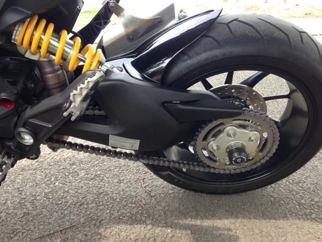 Ducati Hypermotard vang vang phoi hang tao dang - 4