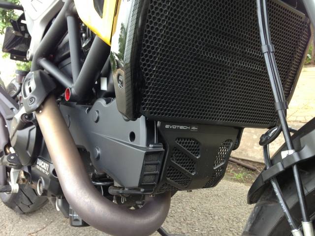 Ducati Hypermotard vang vang phoi hang tao dang - 6