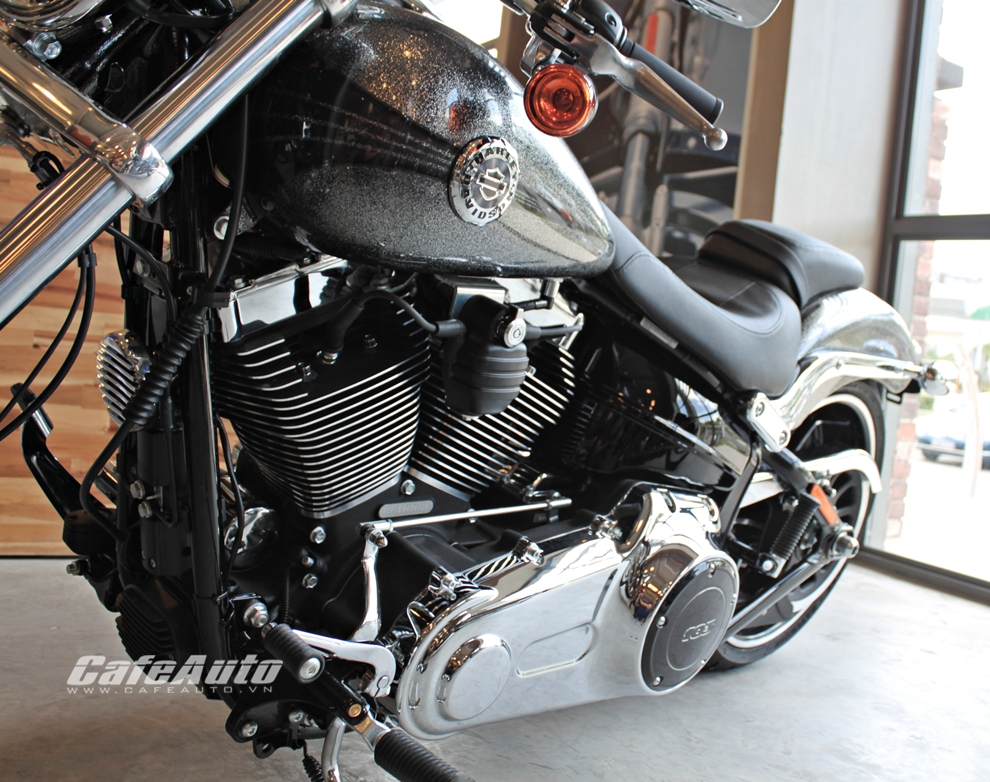 Harley Davidson Breakout 2014 mau son anh bac tuyet dep tai Sai Gon - 2
