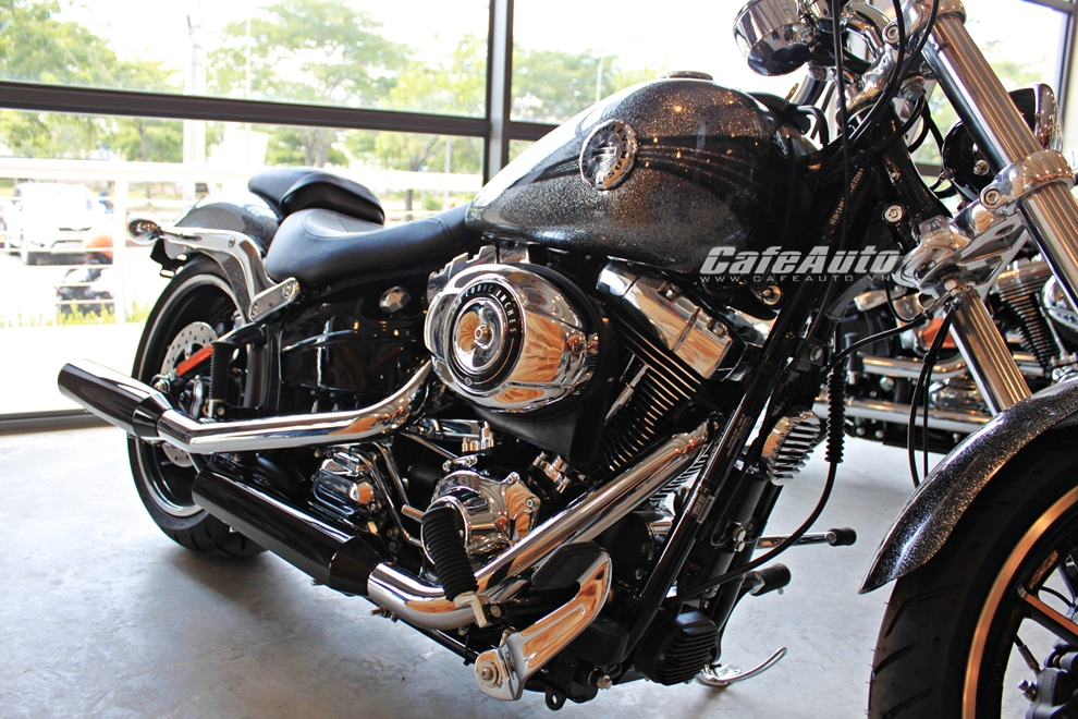 Harley Davidson Breakout 2014 mau son anh bac tuyet dep tai Sai Gon - 3