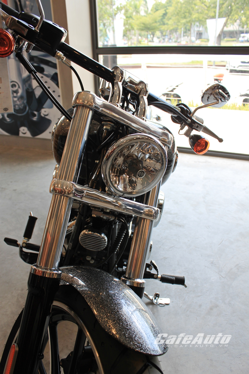 Harley Davidson Breakout 2014 mau son anh bac tuyet dep tai Sai Gon - 5