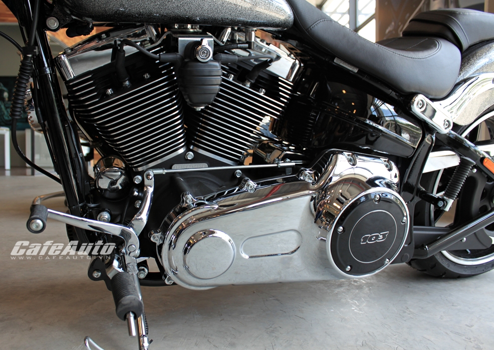 Harley Davidson Breakout 2014 mau son anh bac tuyet dep tai Sai Gon - 9