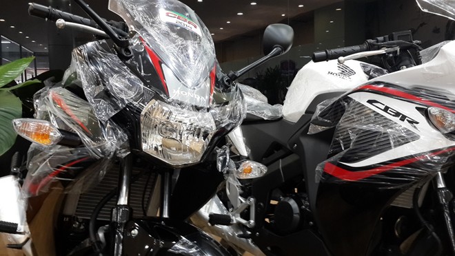 Honda CBR150R phien ban moi nhat da co mat tai Ha Noi - 4