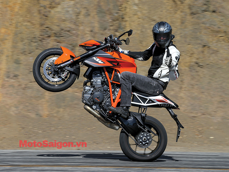 KTM 1290 Super Duke R doat giai xe moto cua nam 2014 - 11