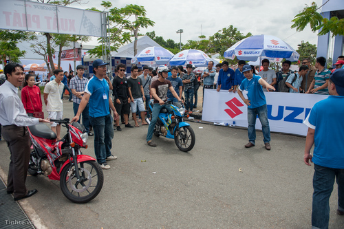 Rat nhieu nguoi muon trai nghiem Suzuki Raider 150 tai ngay hoi moto