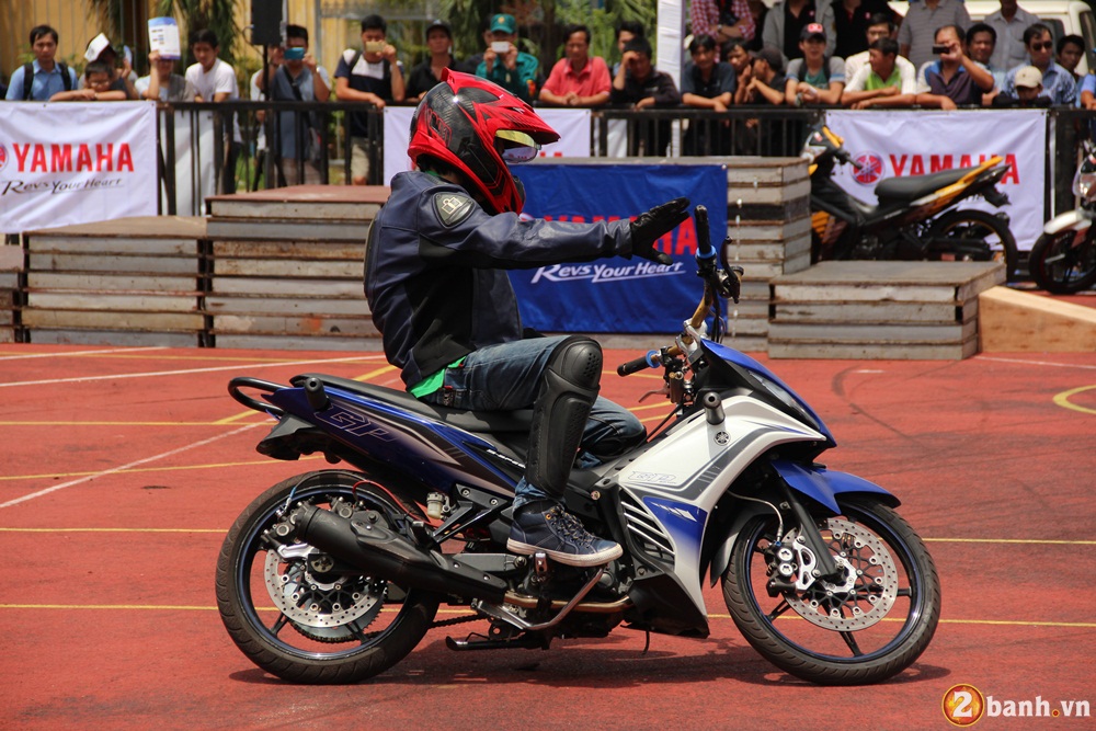 Stunter Viet Nam bieu dien cung Yamaha Exciter - 2