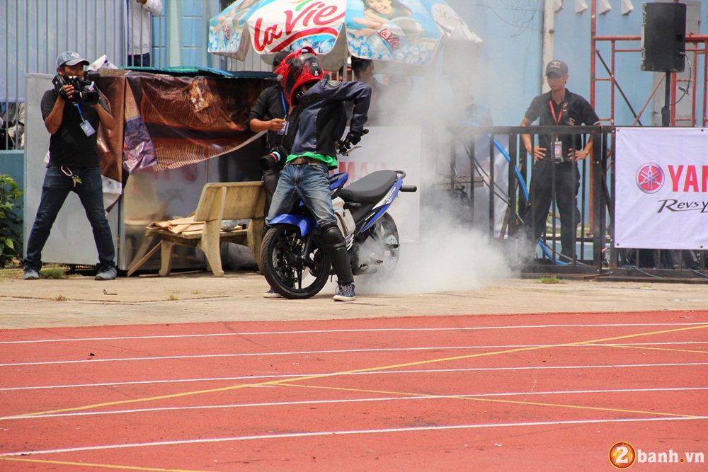 Stunter Viet Nam bieu dien cung Yamaha Exciter - 9