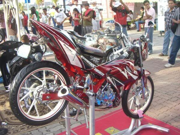 Suzuki Raider la lam tren dat ban