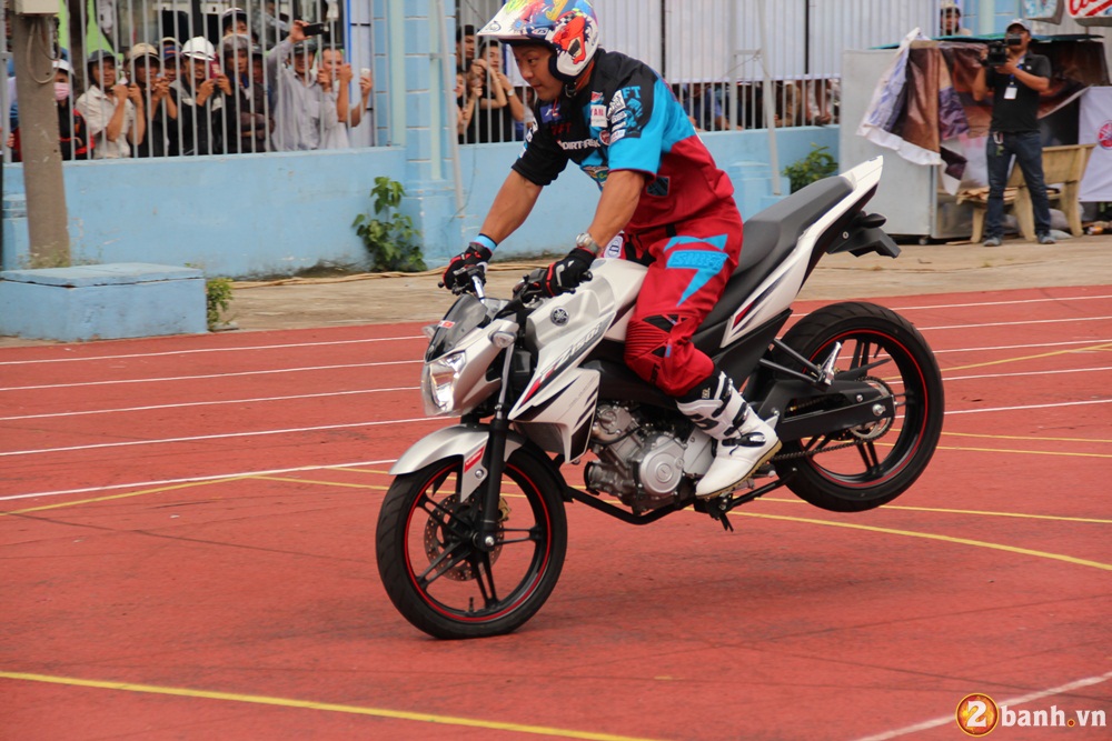 Yamaha FZ150i cung nhung pha trinh dien dep mat - 4