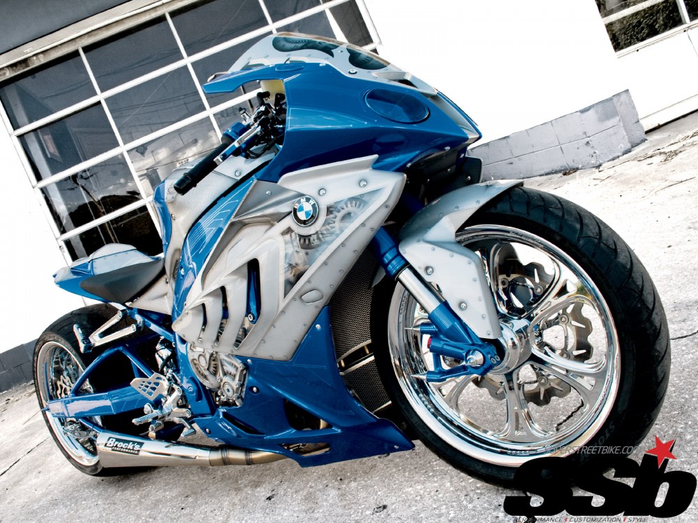 BMW S1000RR bien xanh day song