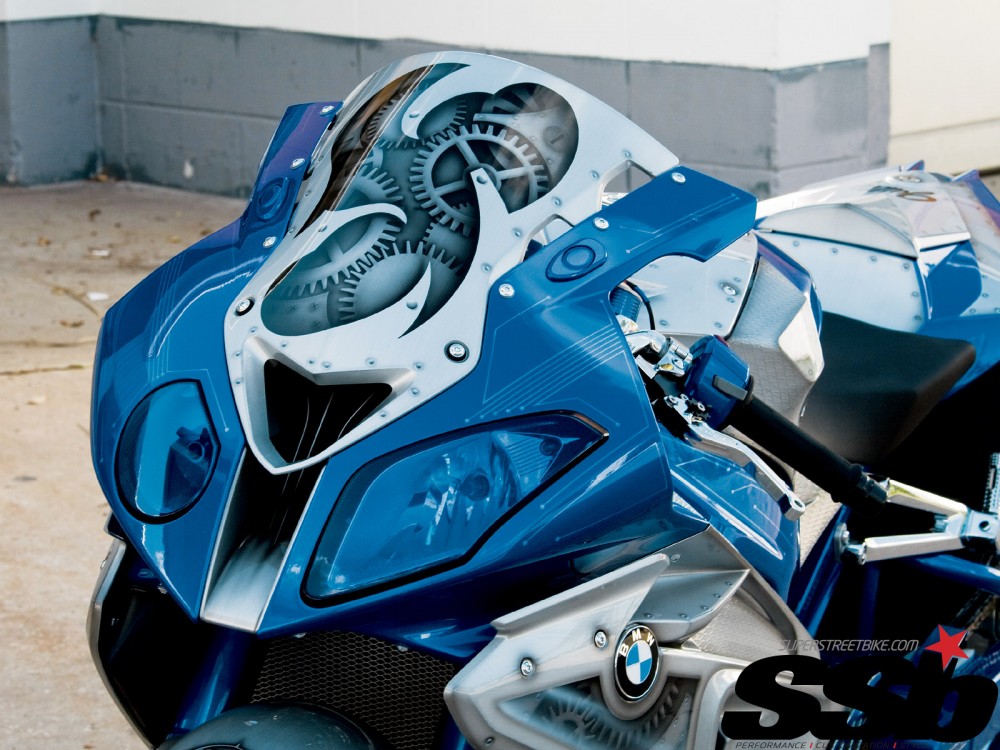 BMW S1000RR bien xanh day song - 2