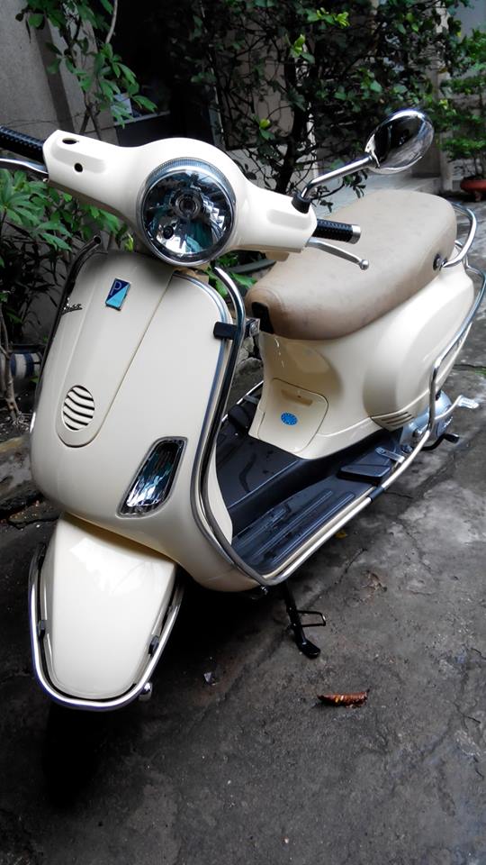 Can ban VESPA LX 125 khoa tu mau vang DK 52010 co hinh that