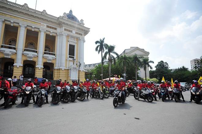 Cuoc dieu hanh khuay dong duong pho cua anh em moto Ha Thanh - 13