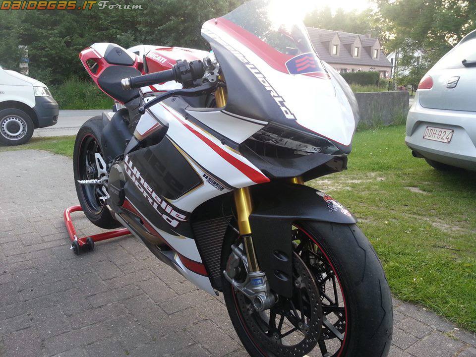 Ducati 1199 Wheelie World an tuong kho phai - 2