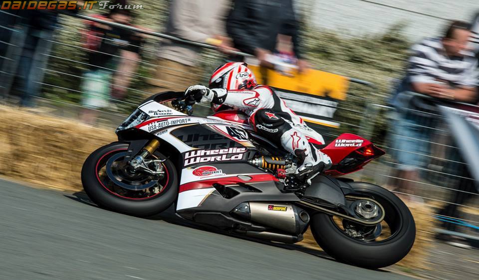 Ducati 1199 Wheelie World an tuong kho phai - 11