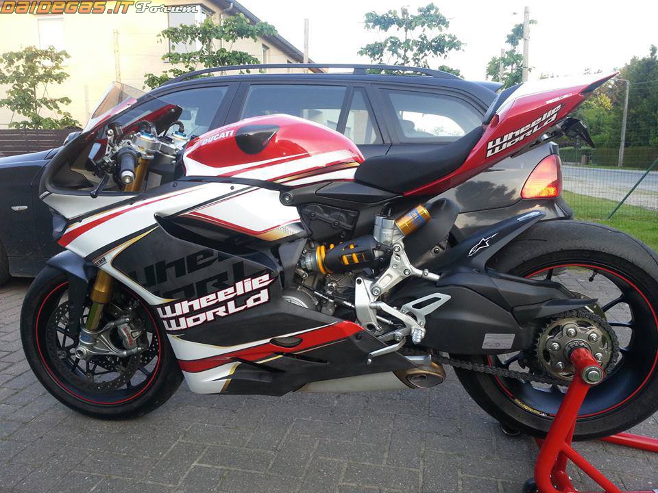 Ducati 1199 Wheelie World an tuong kho phai - 3