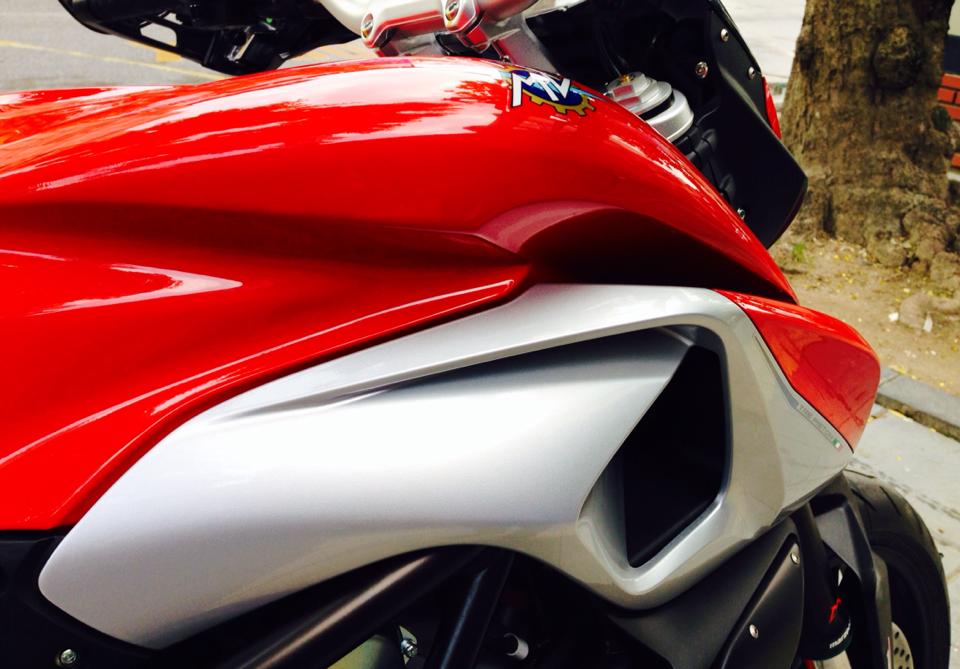 MV Agusta Rivale 800 co the dat van toc toi da 245 kmh - 2