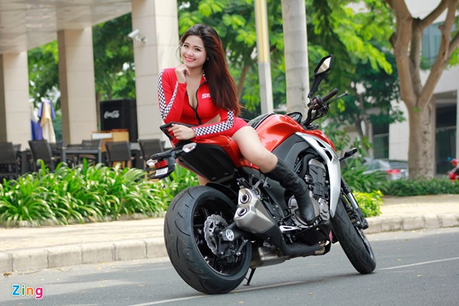 Bong hong sexy khoe dang ben Kawasaki Z1000 2014 - 8