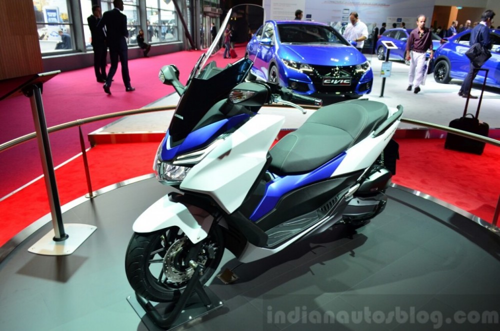 Can canh Honda Forza 125 tai Paris Motor Show 2014