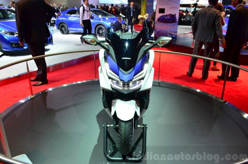 Can canh Honda Forza 125 tai Paris Motor Show 2014 - 4