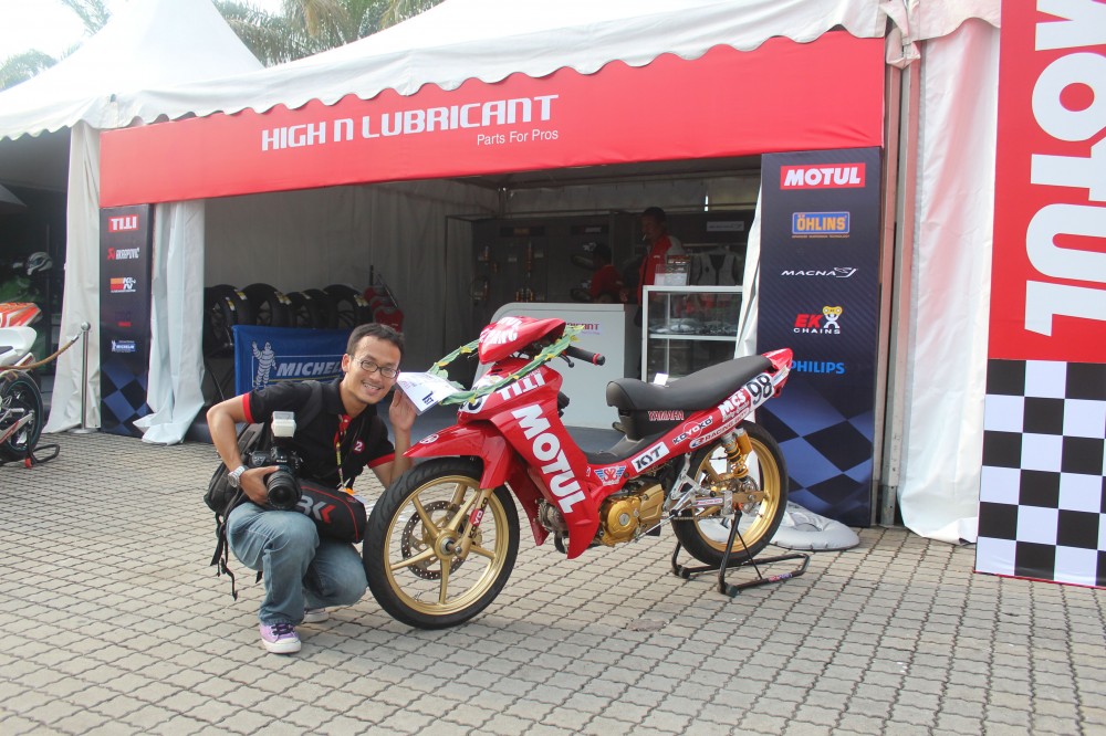 Hinh anh va Clip Moto GP 2014 do thanh vien 2banh ghi lai tu truong dua Sepang - 21