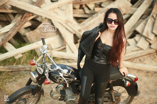 Co giao tieu hoc xinh dep goi cam va ca tinh cung Honda 67 - 8