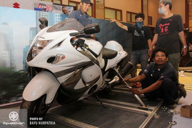 Dan xe khung hung hau truoc gio khai mac trien lam moto Indonesia - 14