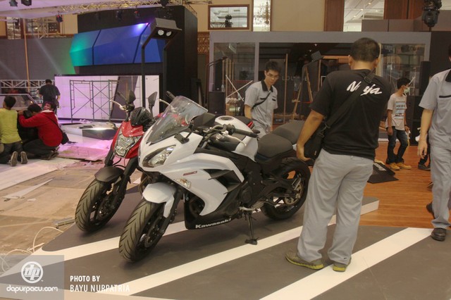 Dan xe khung hung hau truoc gio khai mac trien lam moto Indonesia - 18