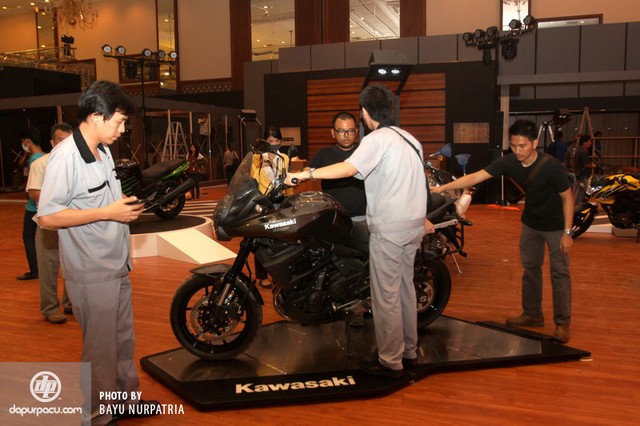 Dan xe khung hung hau truoc gio khai mac trien lam moto Indonesia - 23