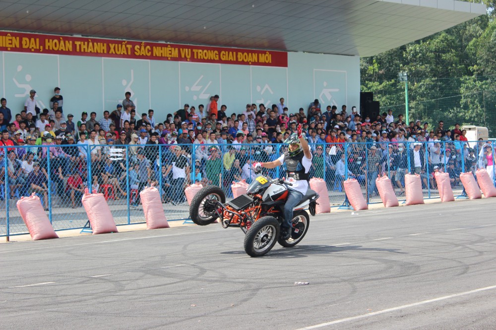 Hinh anh ve giai dua xe 125cc135cc tai Binh Duong ngay 2